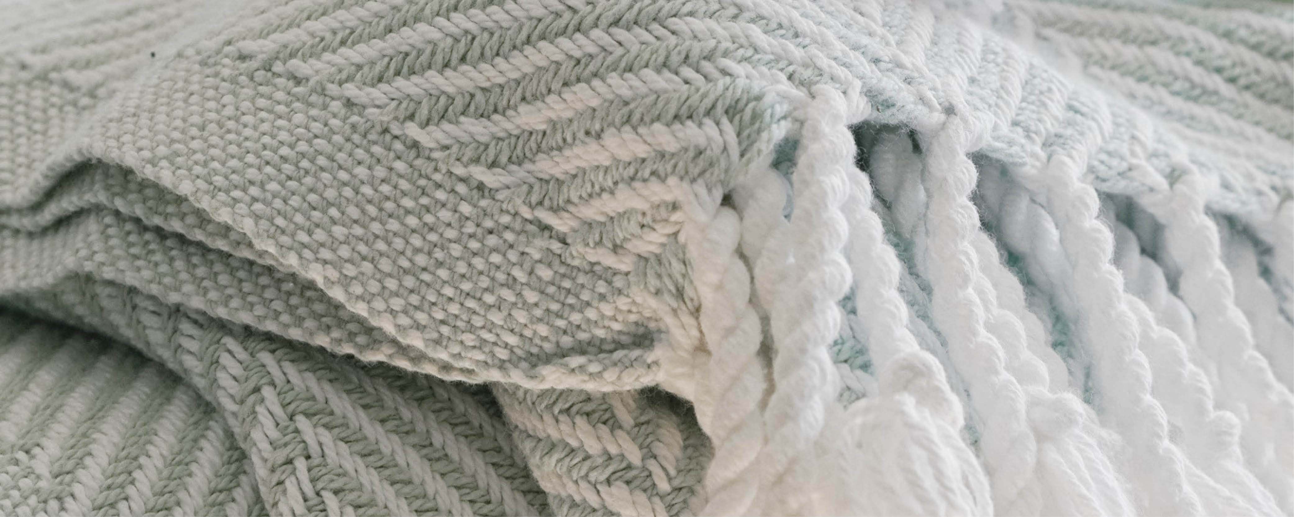 Patterned & Plaid Throw Blankets