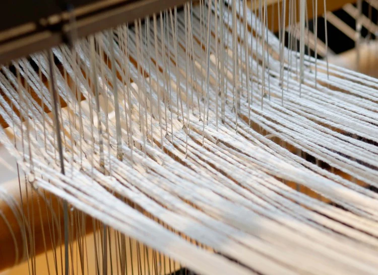 What Is The Difference Between a Knit and a Woven?