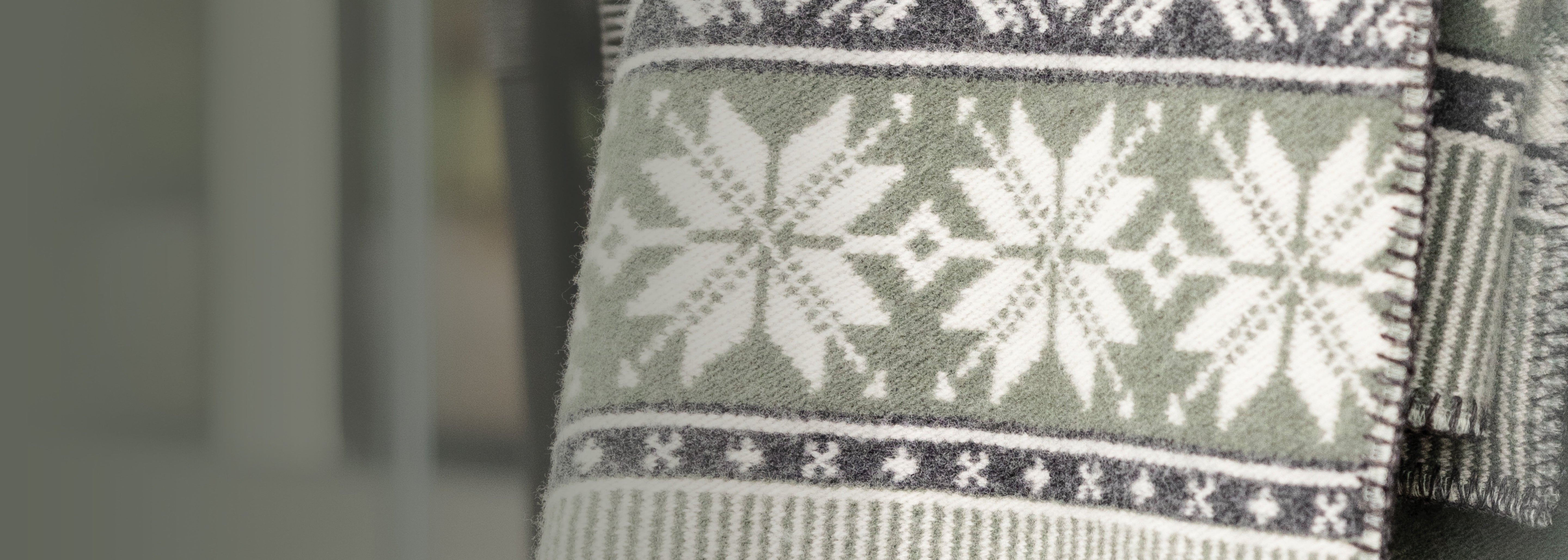 Pattern Throw Blankets