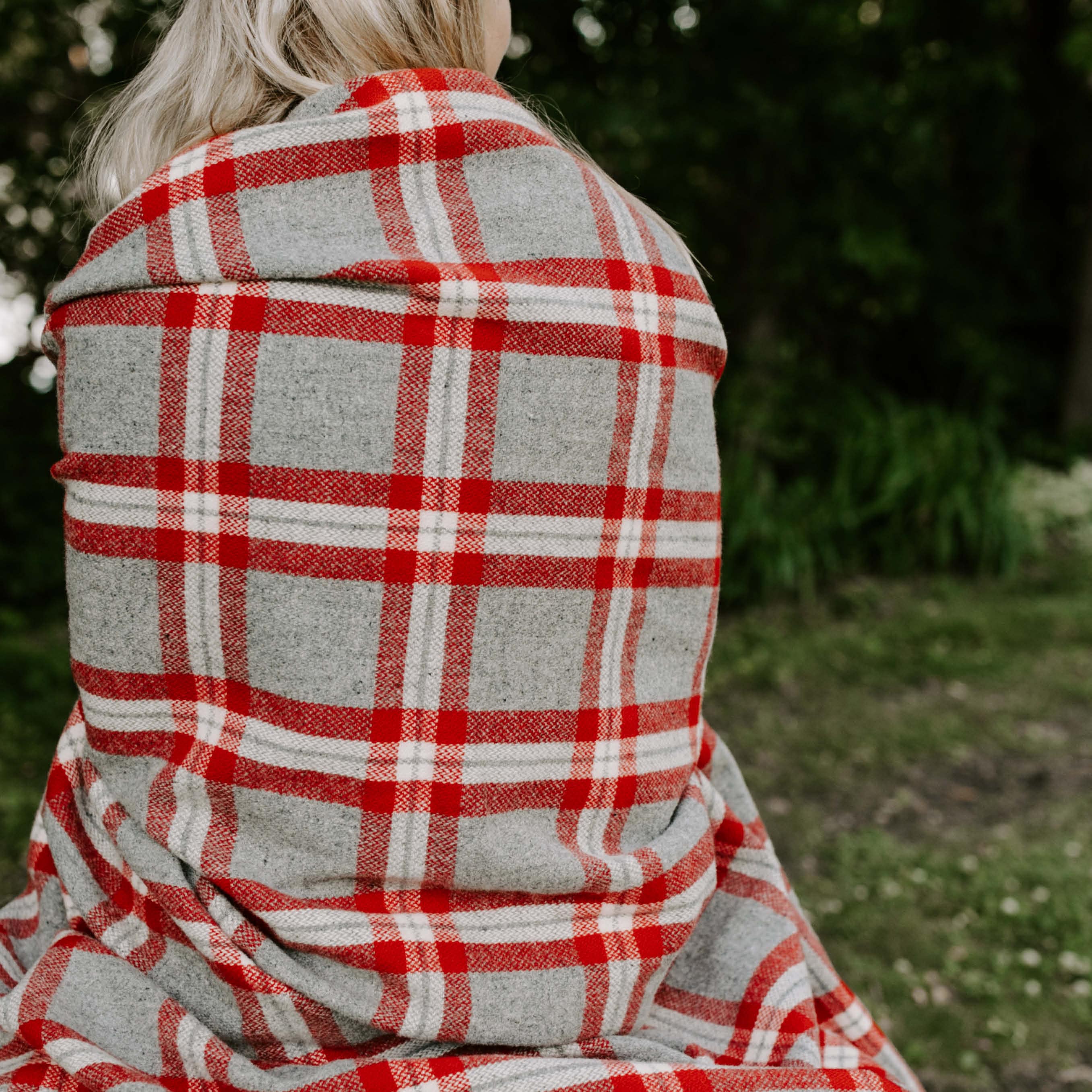 Minnehaha Falls Wool Throw - Red